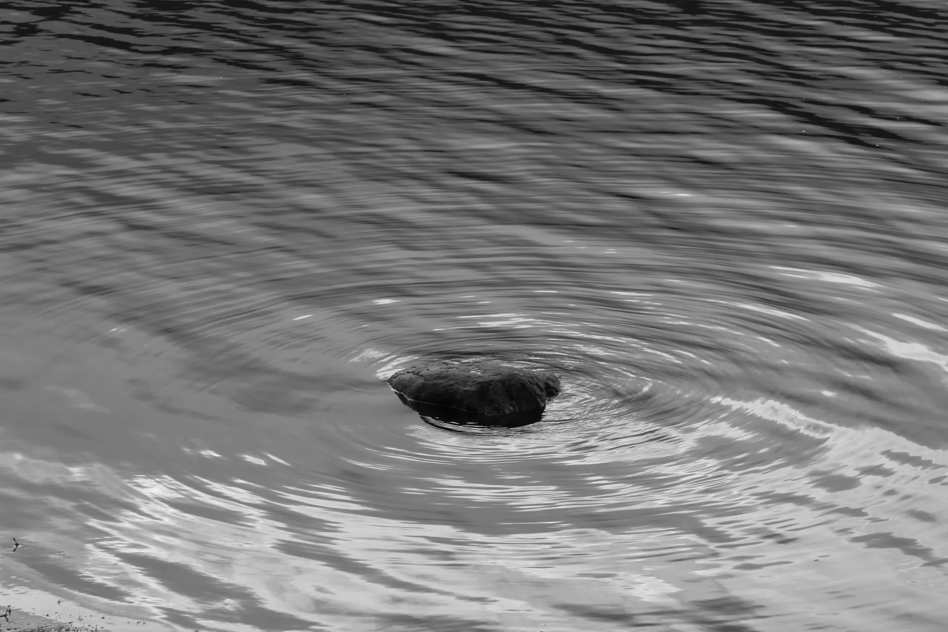 Agua, metáfora de fluidez y cambio en crisis de vida