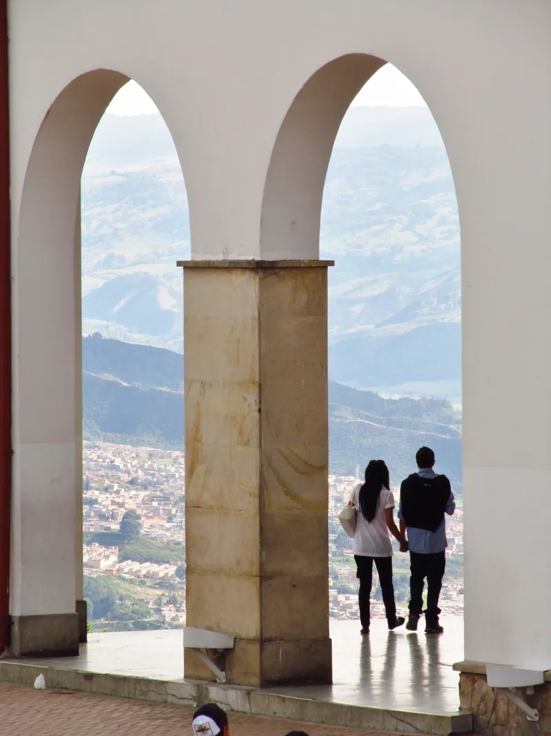 Paisaje Monumental Ruinas — Fotografía por Santiago